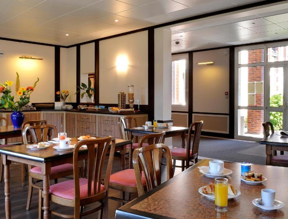 Logis Hotel Restaurant Du Labrador Saint-Benoît-sur-Loire エクステリア 写真