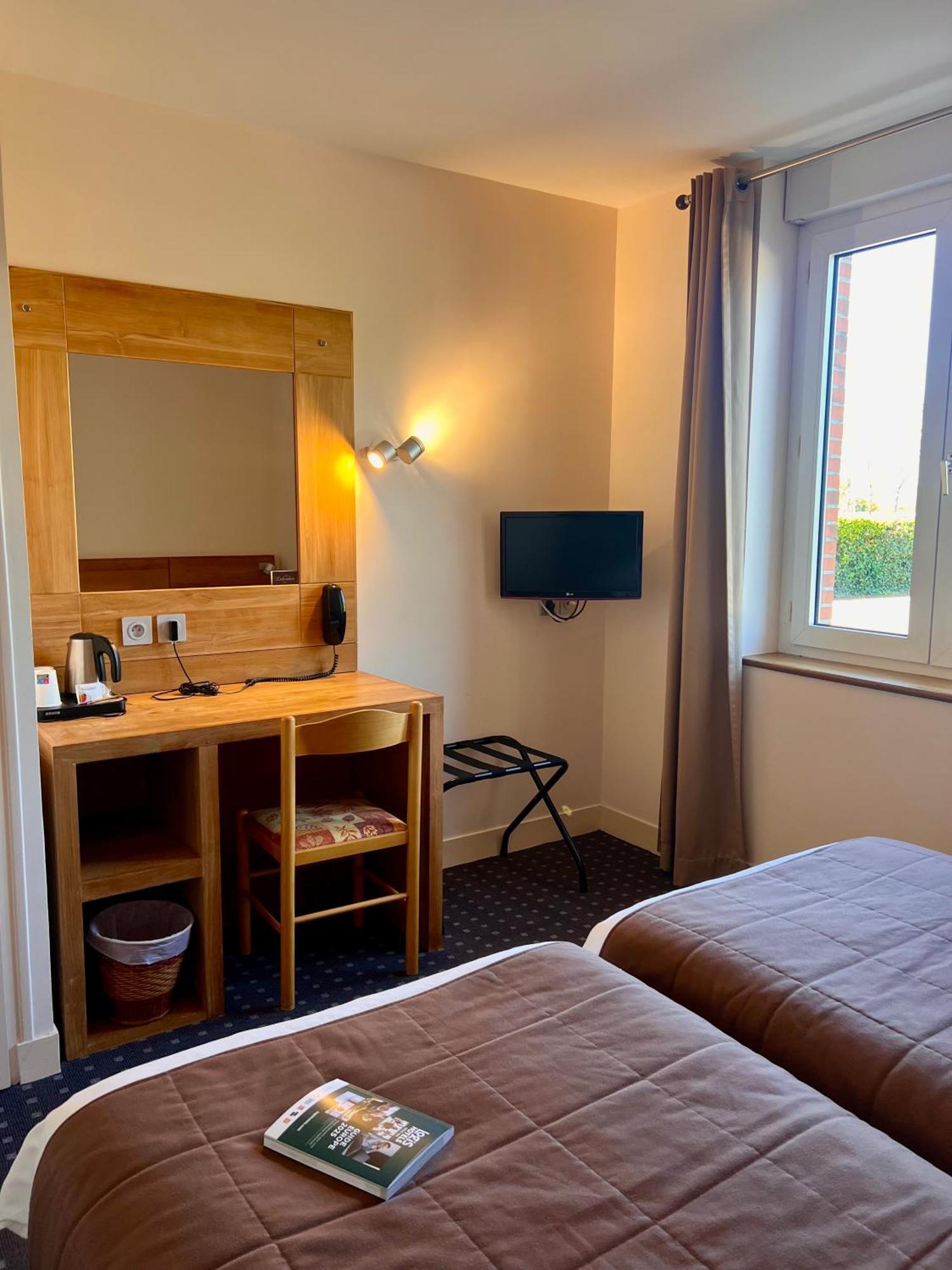 Logis Hotel Restaurant Du Labrador Saint-Benoît-sur-Loire エクステリア 写真