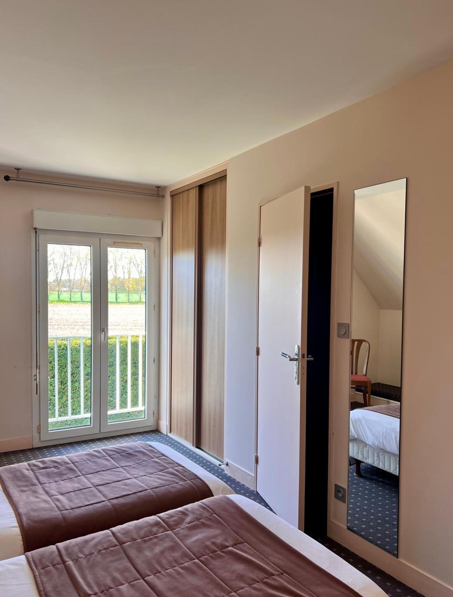 Logis Hotel Restaurant Du Labrador Saint-Benoît-sur-Loire エクステリア 写真
