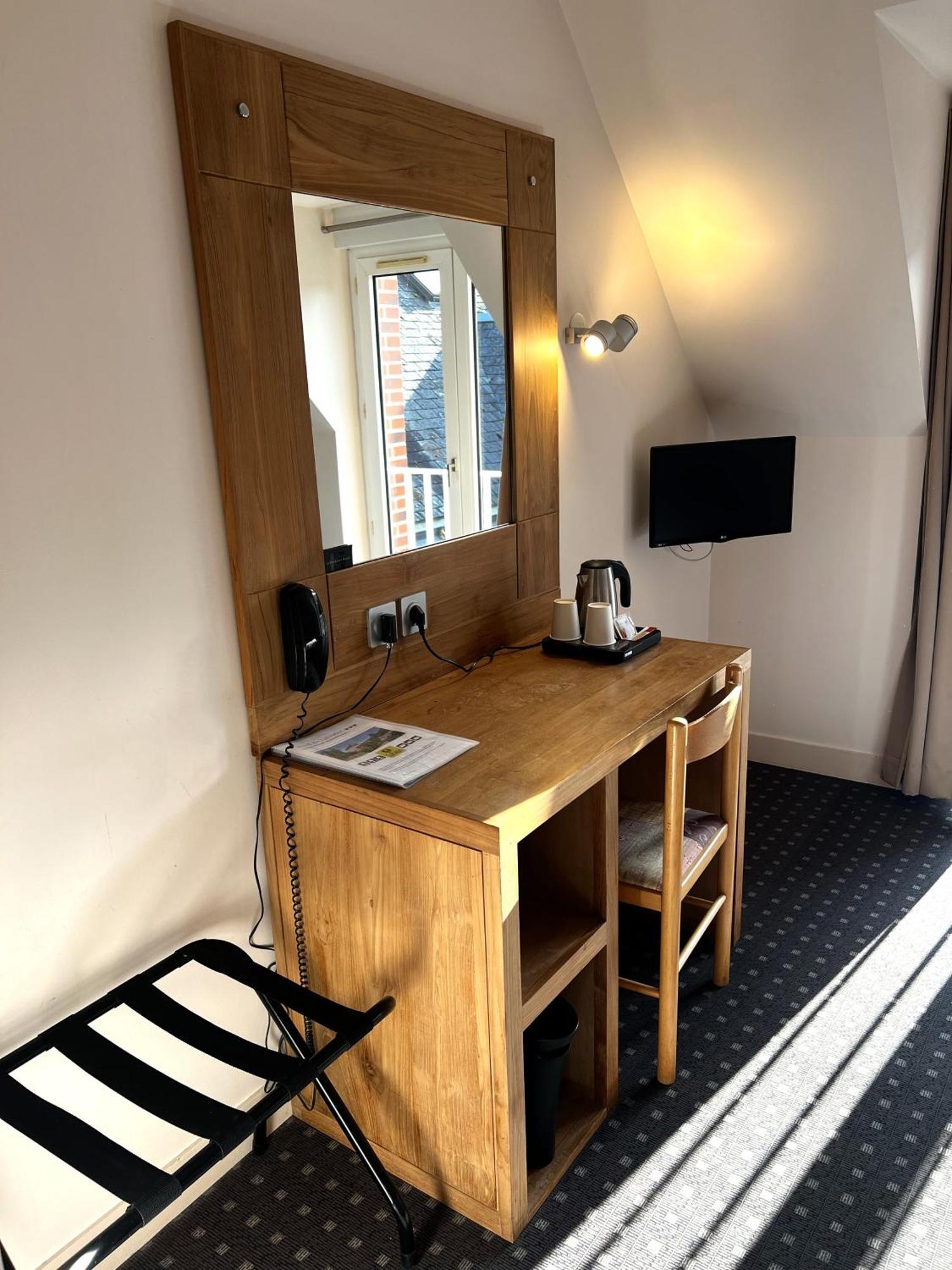 Logis Hotel Restaurant Du Labrador Saint-Benoît-sur-Loire エクステリア 写真