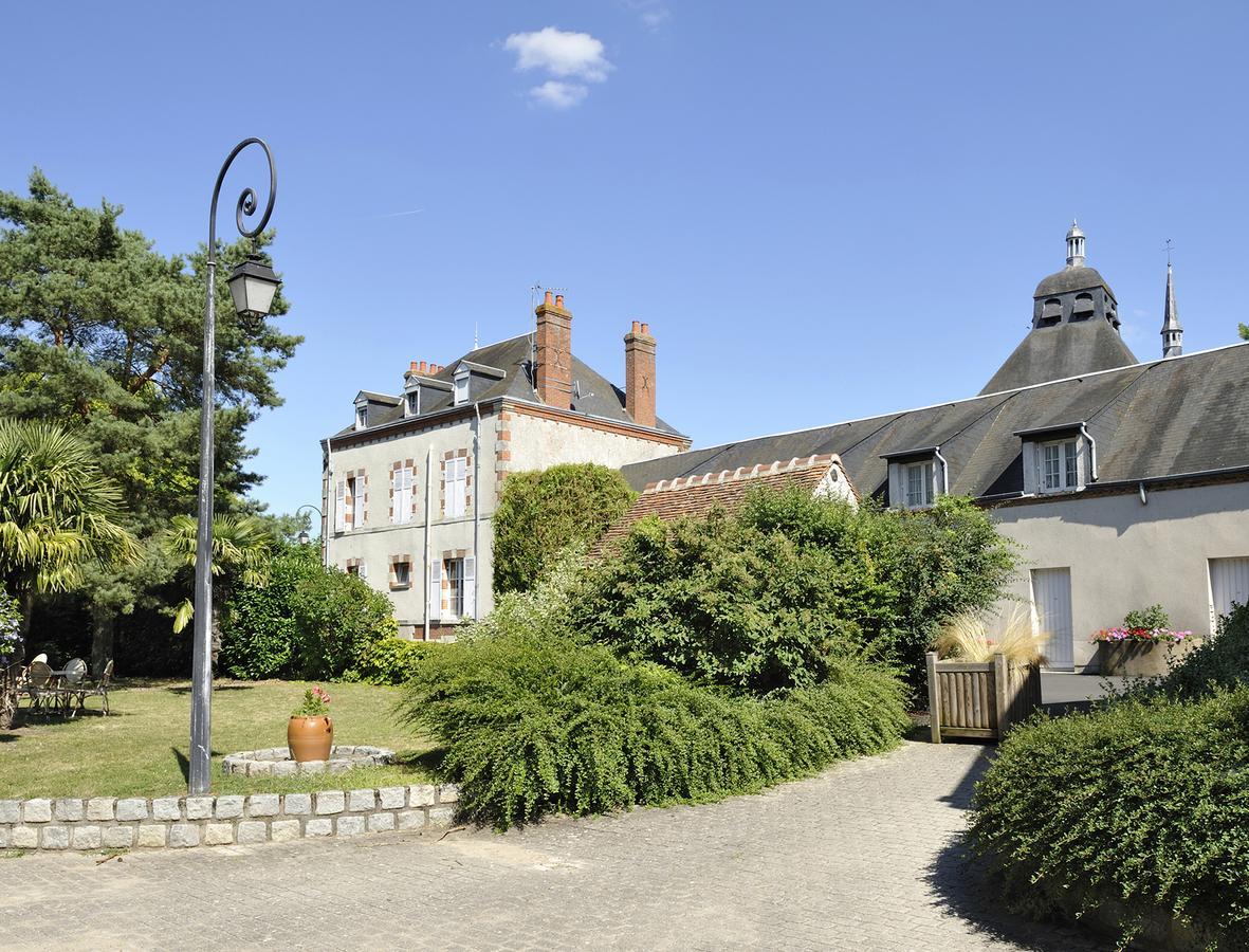 Logis Hotel Restaurant Du Labrador Saint-Benoît-sur-Loire エクステリア 写真