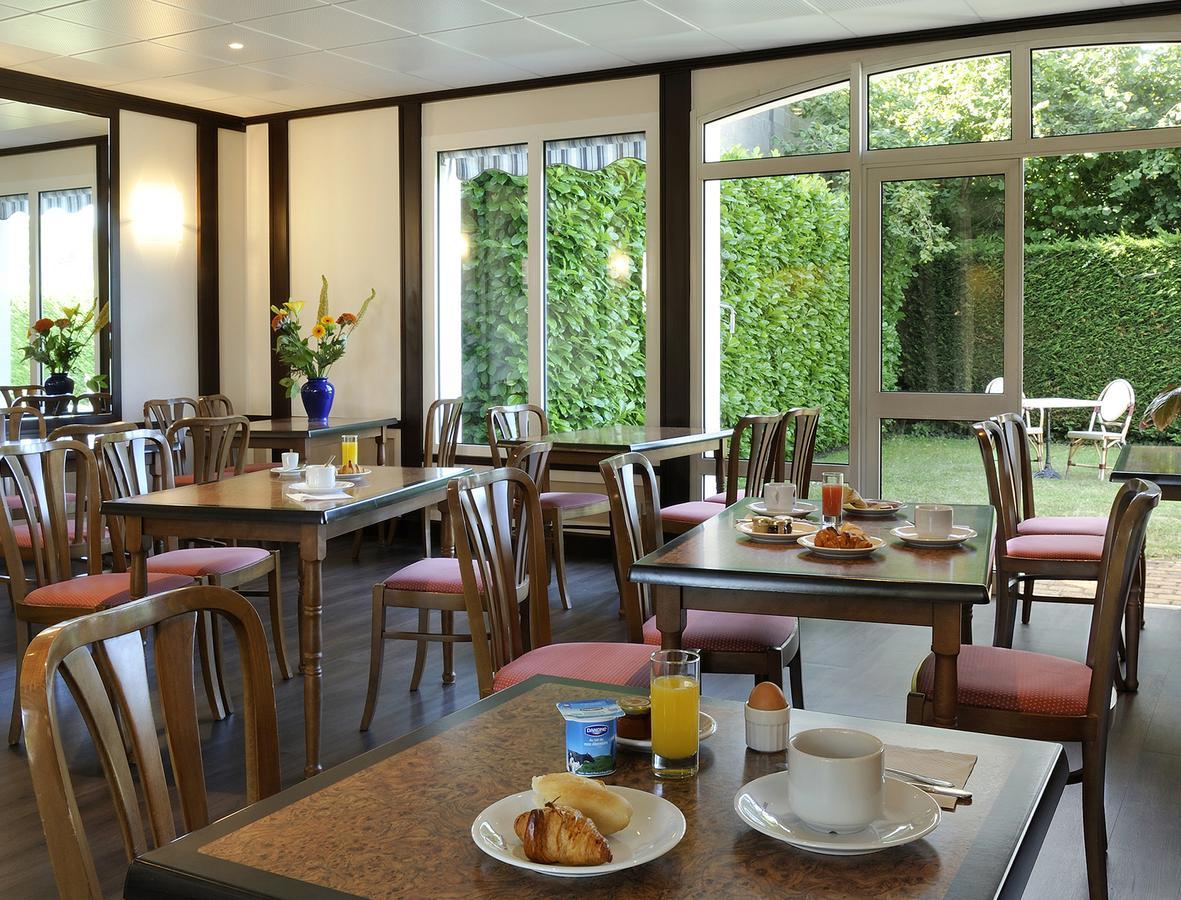 Logis Hotel Restaurant Du Labrador Saint-Benoît-sur-Loire エクステリア 写真