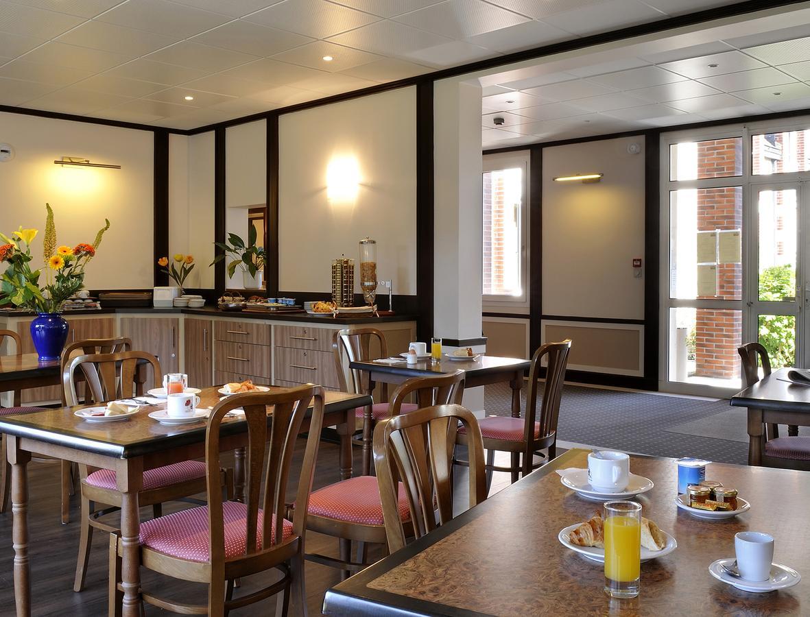 Logis Hotel Restaurant Du Labrador Saint-Benoît-sur-Loire エクステリア 写真
