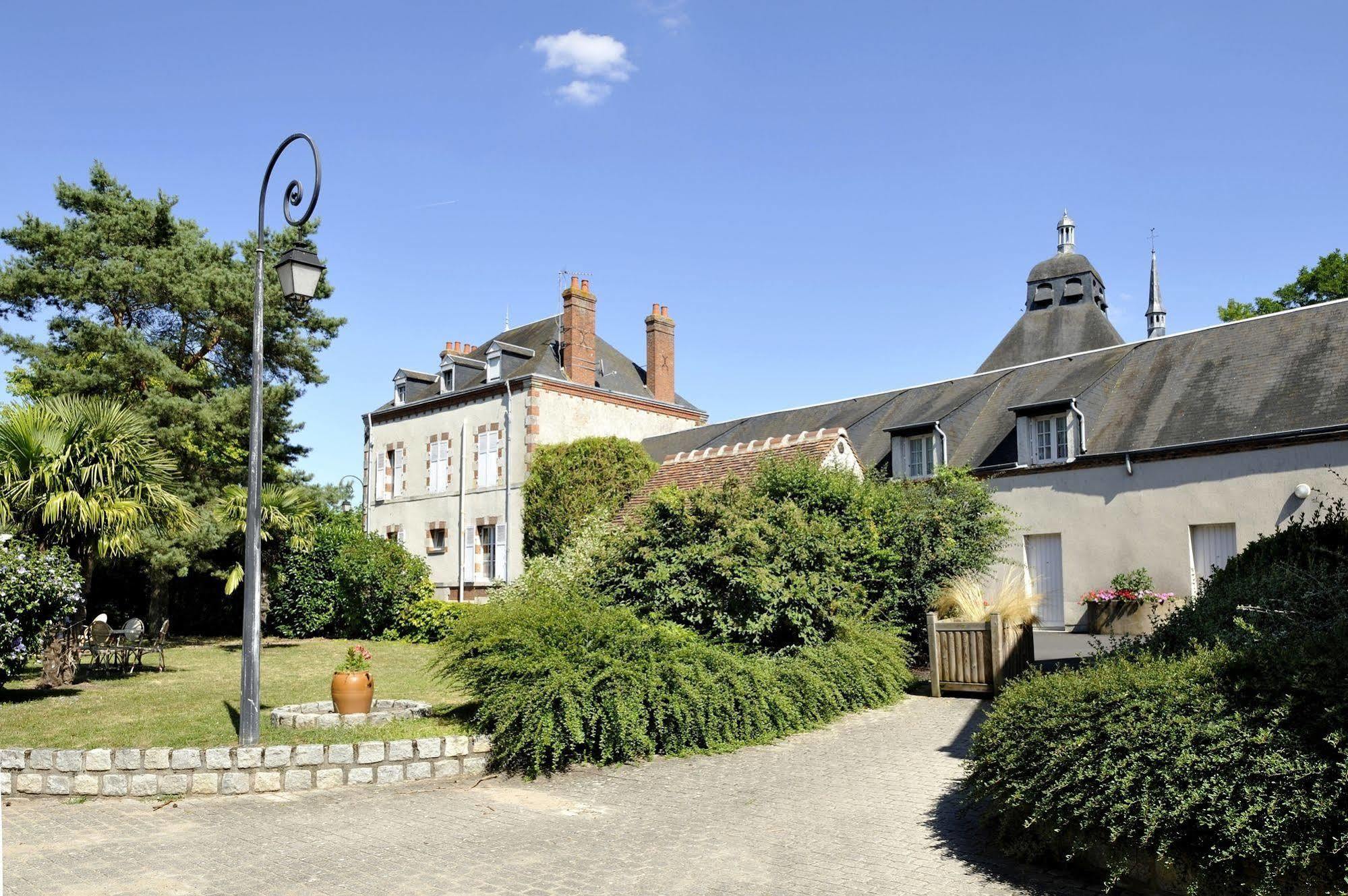 Logis Hotel Restaurant Du Labrador Saint-Benoît-sur-Loire エクステリア 写真