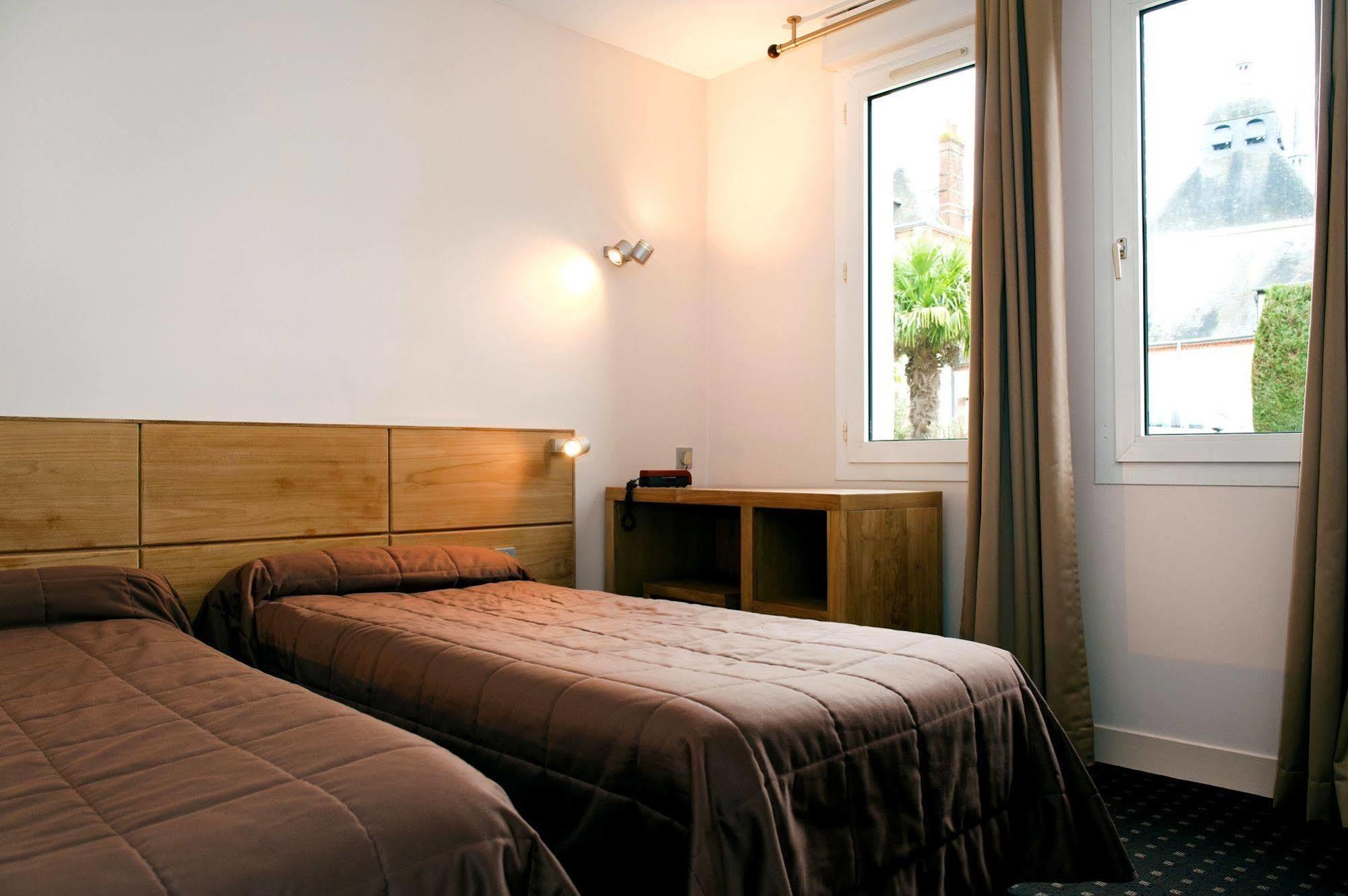 Logis Hotel Restaurant Du Labrador Saint-Benoît-sur-Loire エクステリア 写真