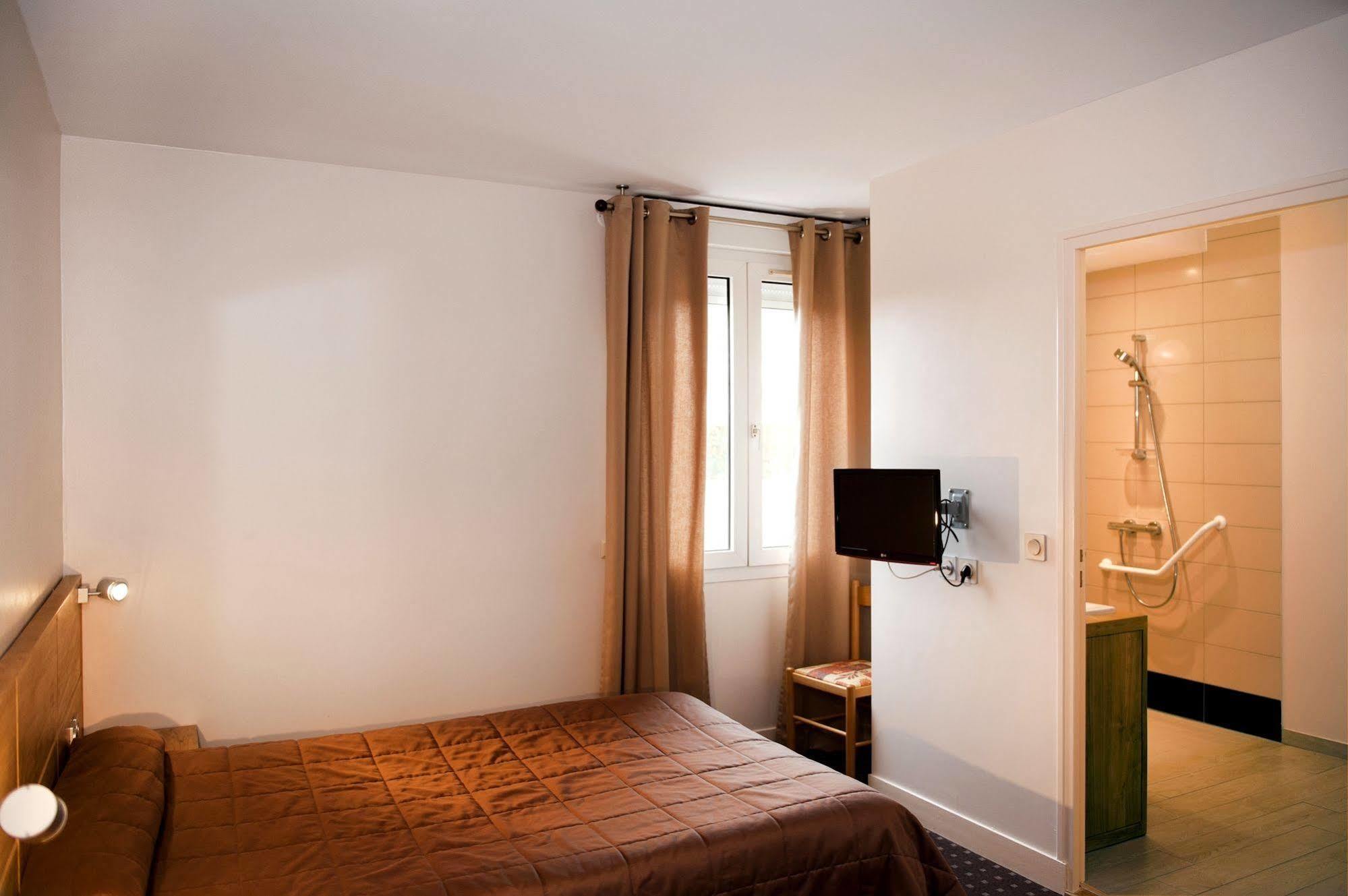 Logis Hotel Restaurant Du Labrador Saint-Benoît-sur-Loire エクステリア 写真