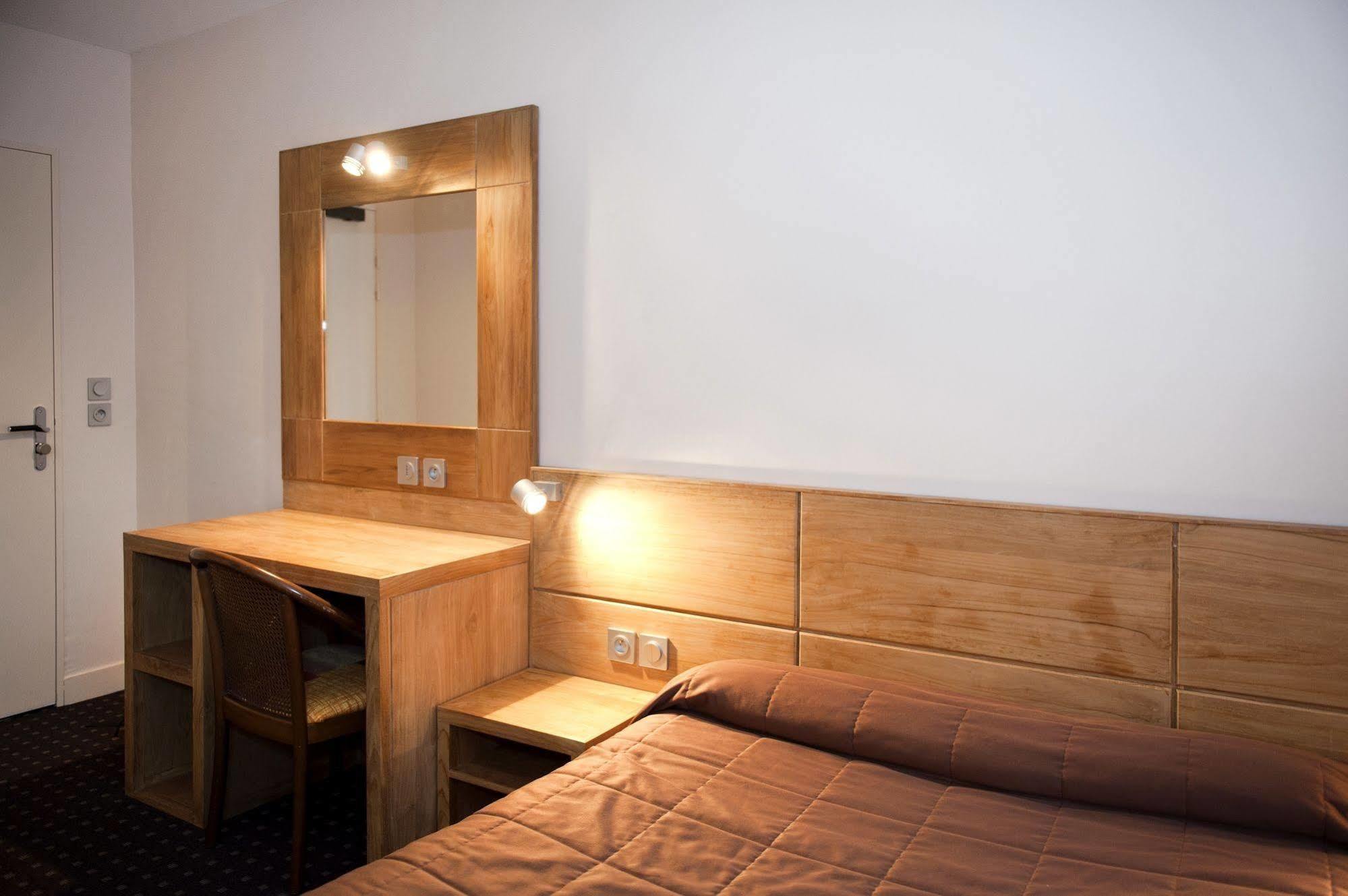 Logis Hotel Restaurant Du Labrador Saint-Benoît-sur-Loire エクステリア 写真