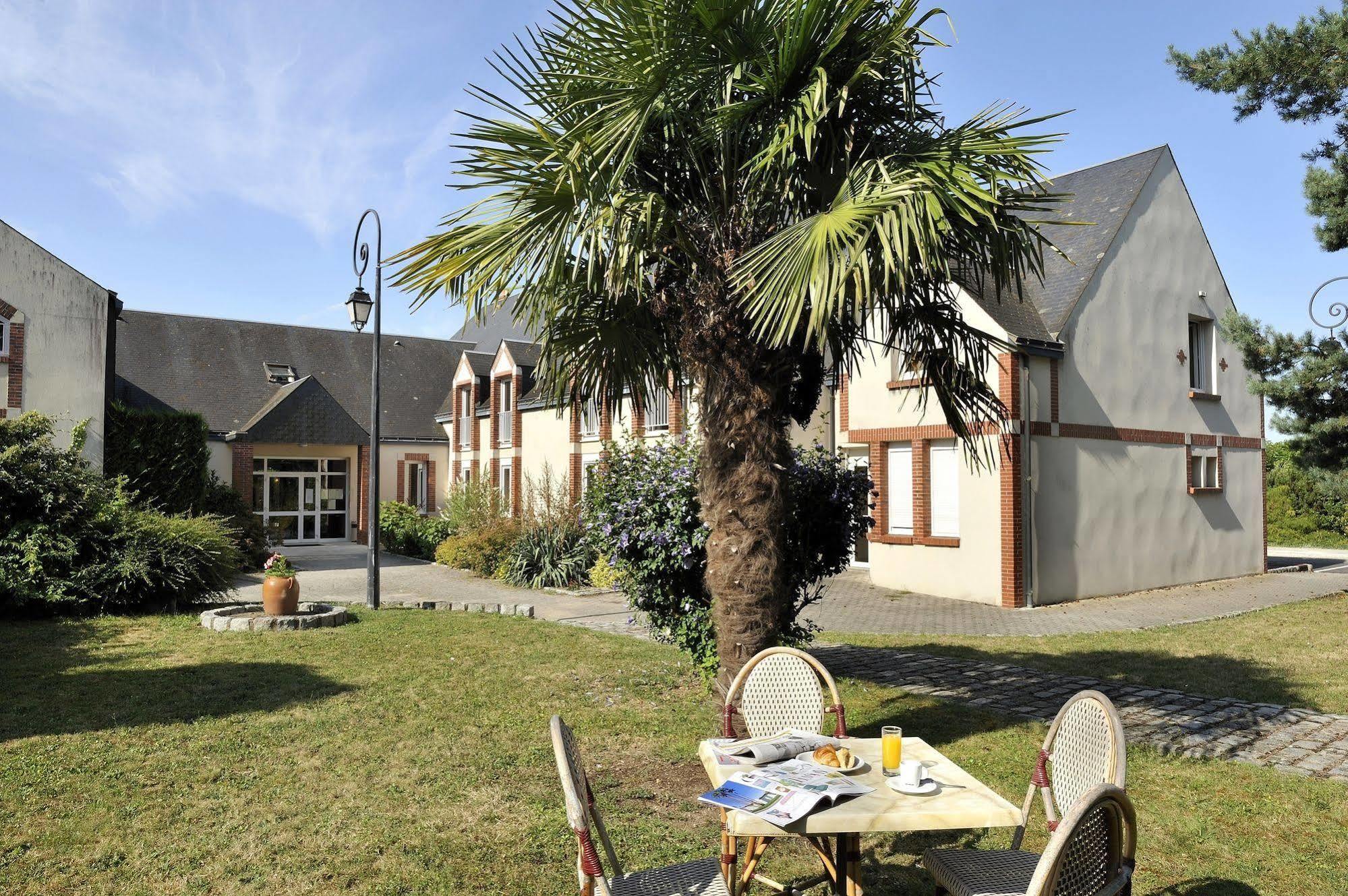 Logis Hotel Restaurant Du Labrador Saint-Benoît-sur-Loire エクステリア 写真